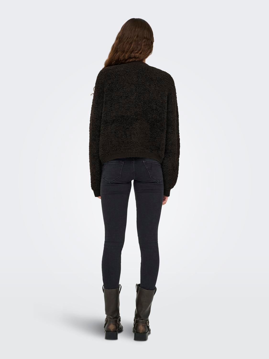 model_shot-back