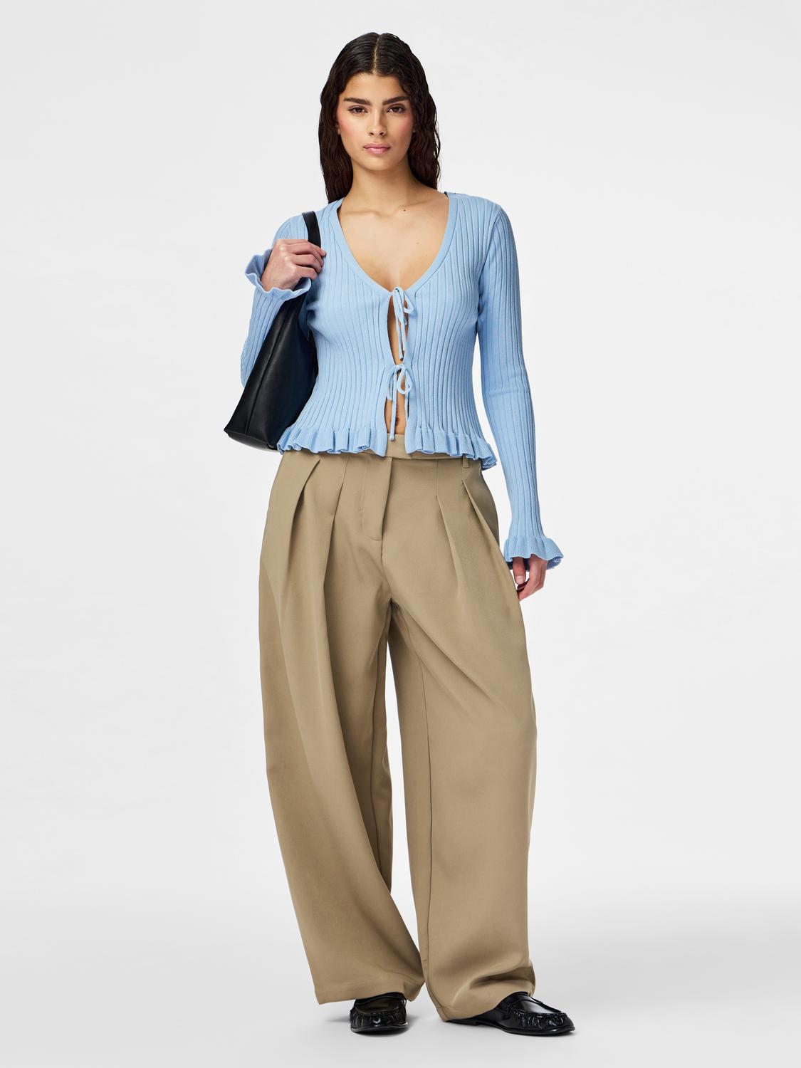 model_shot-front_full