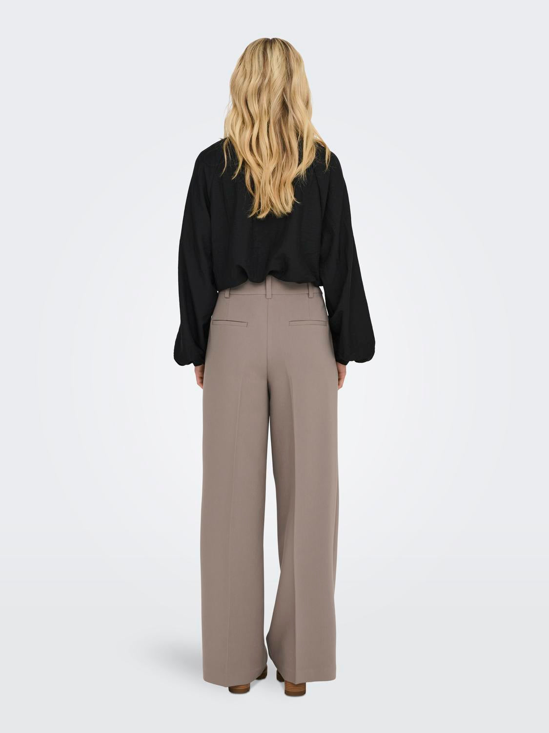 model_shot-back