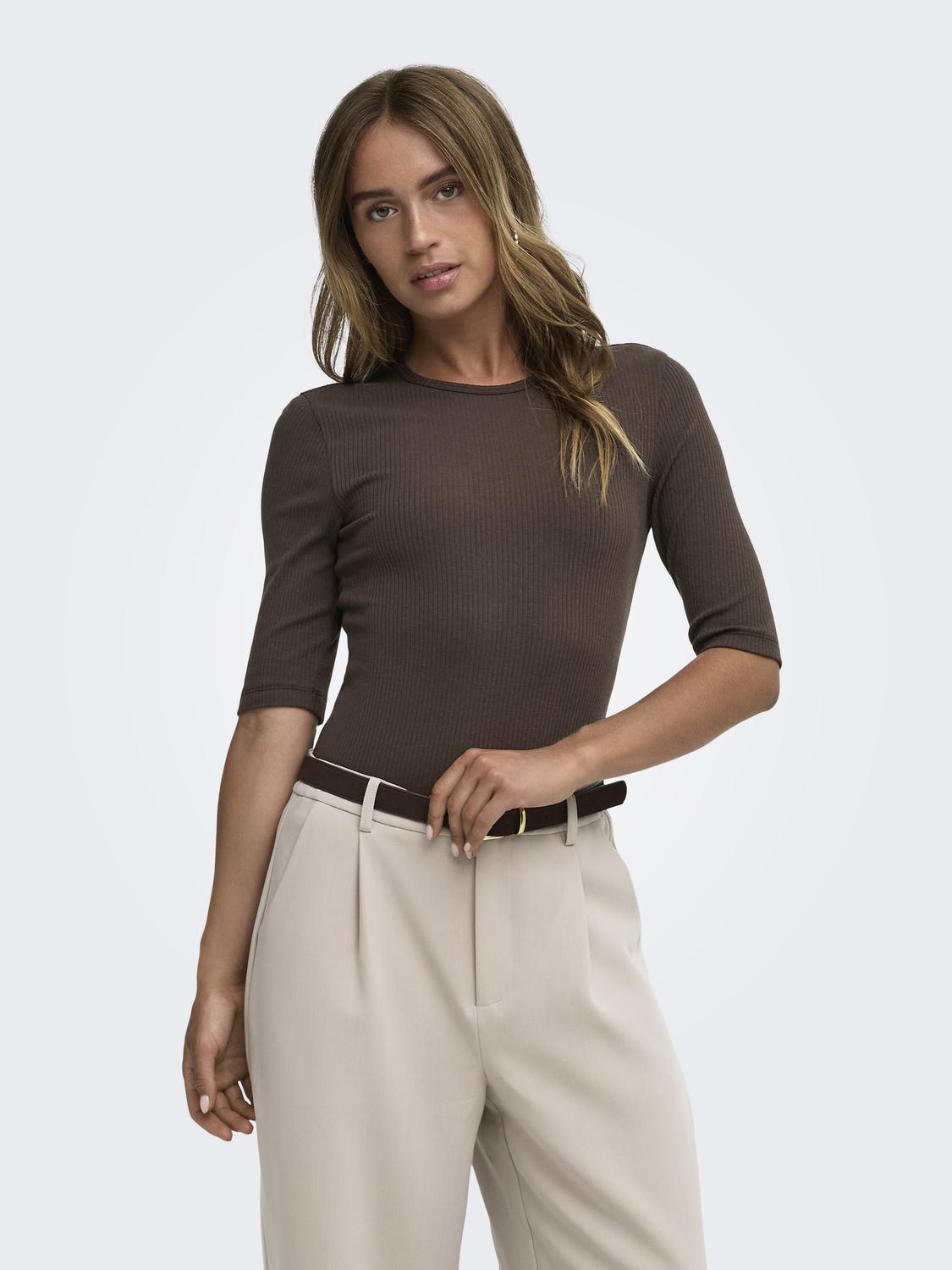 model_shot-front