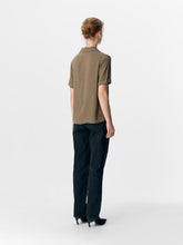 Last inn bildet i Galleri-visningsprogrammet, model_shot-back
