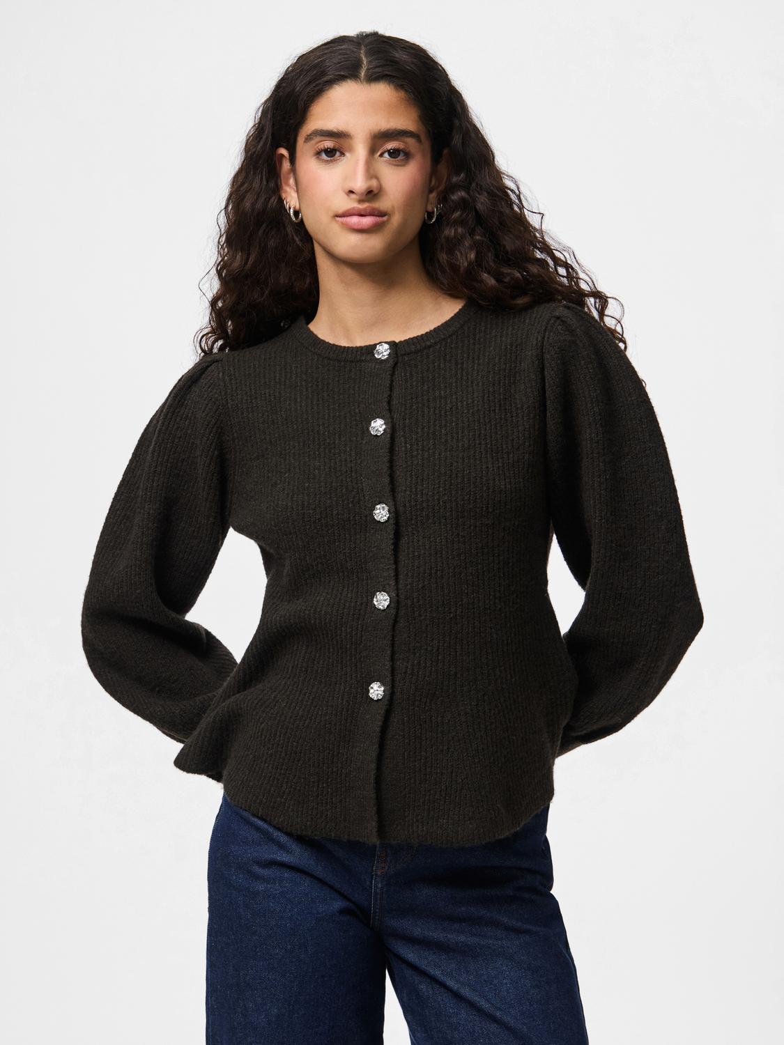 model_shot-front