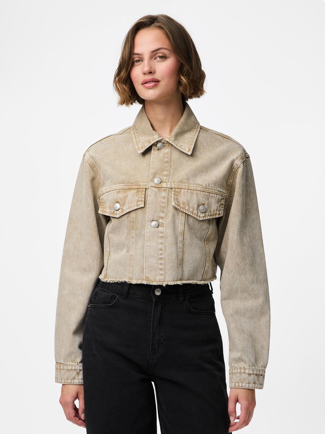 model_shot-front