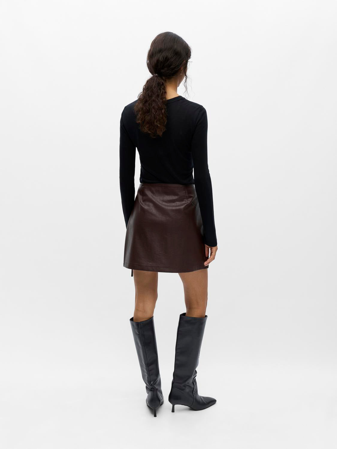 model_shot-back