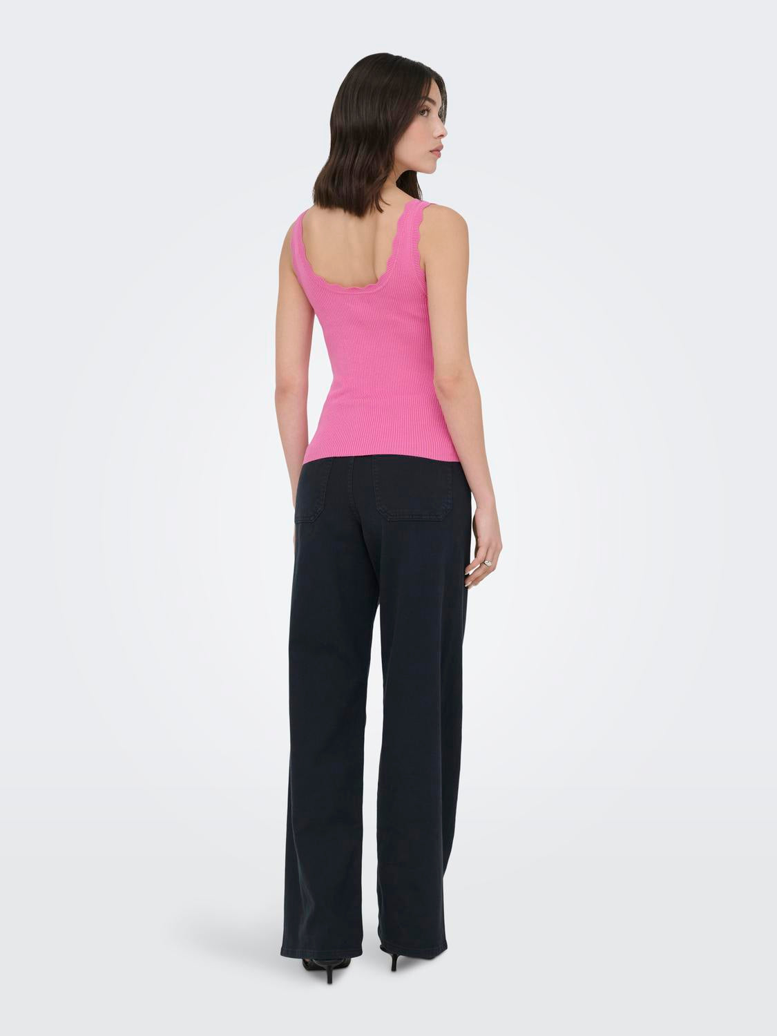 model_shot-back