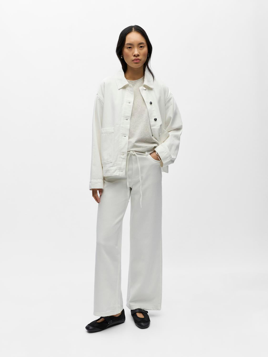 model_shot-back