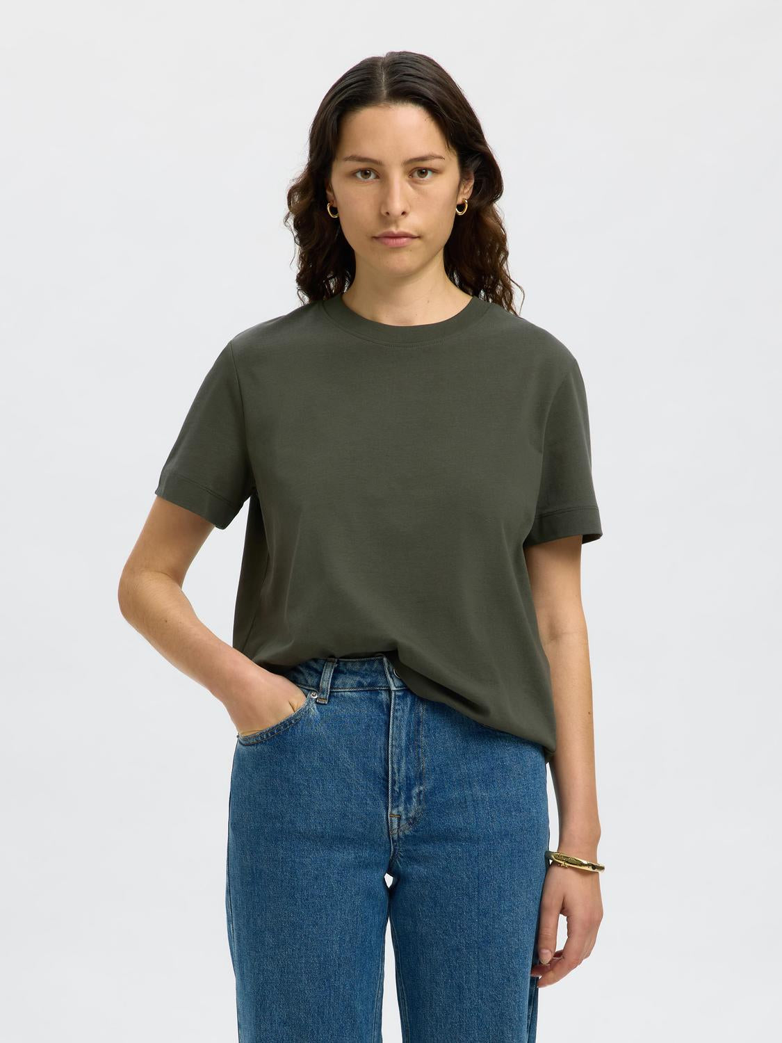 model_shot-front