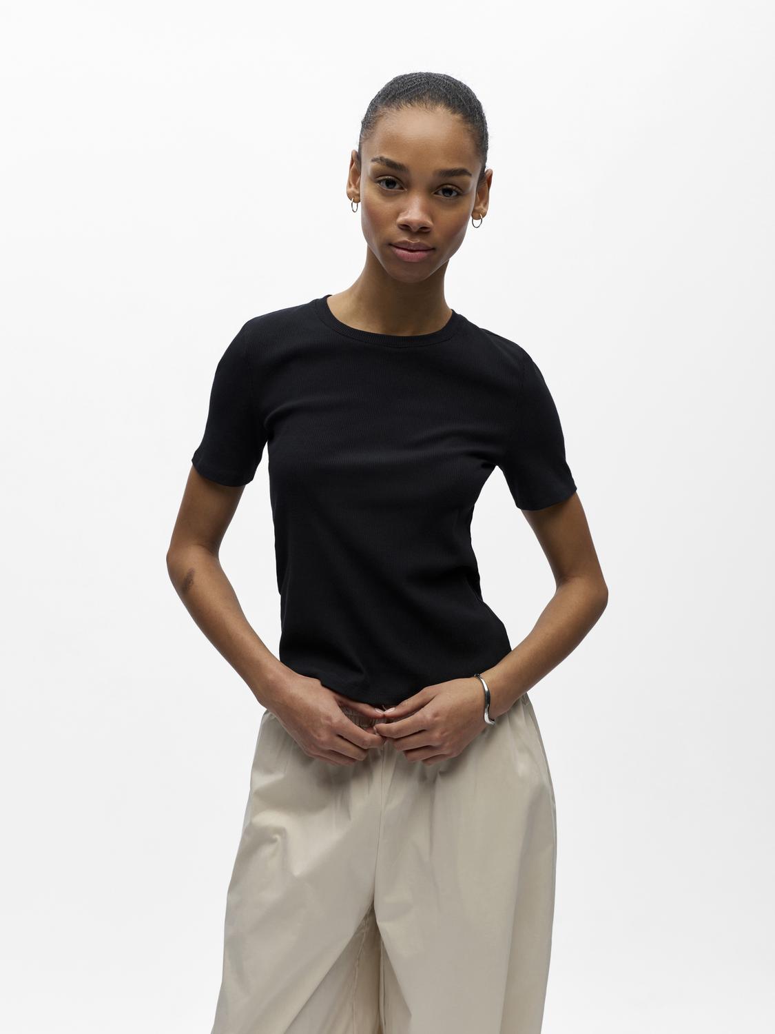 model_shot-front
