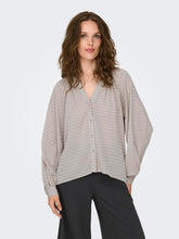 Last inn bildet i Galleri-visningsprogrammet, model_shot-front
