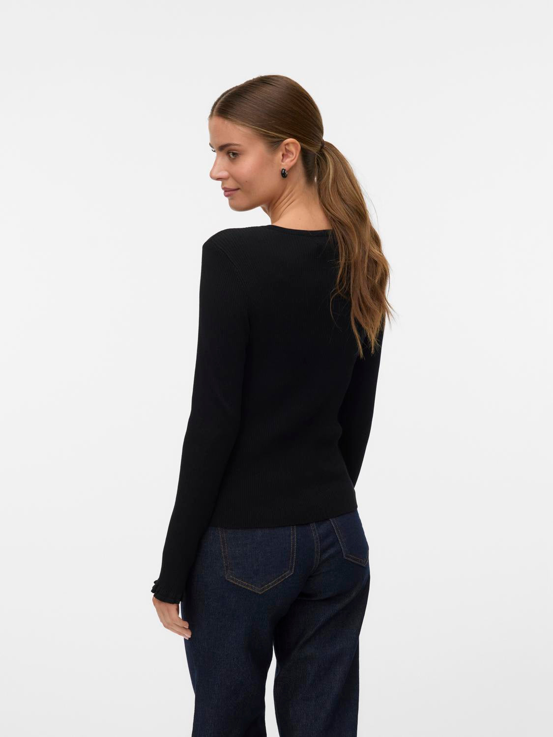 model_shot-back