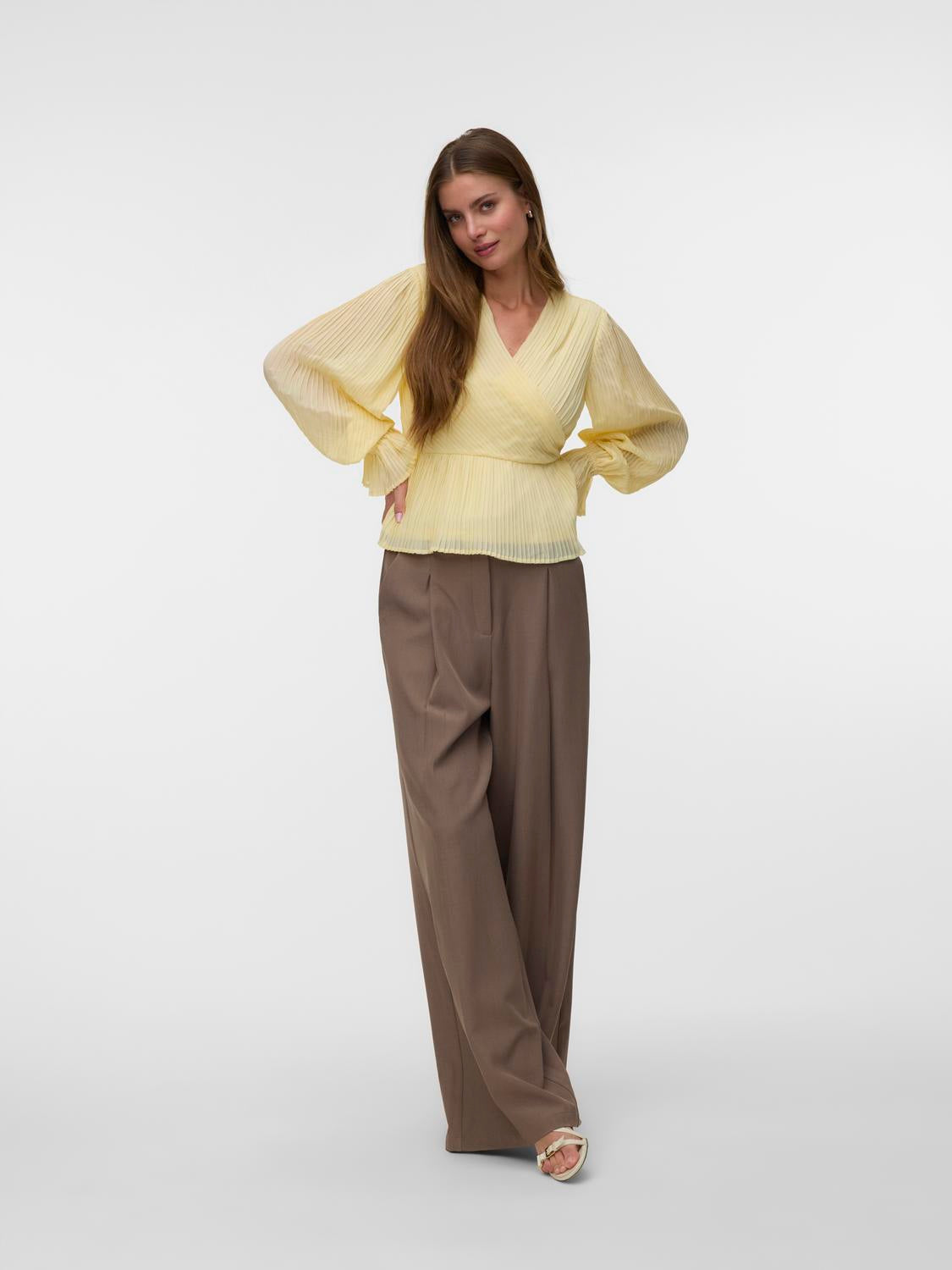 model_shot-front