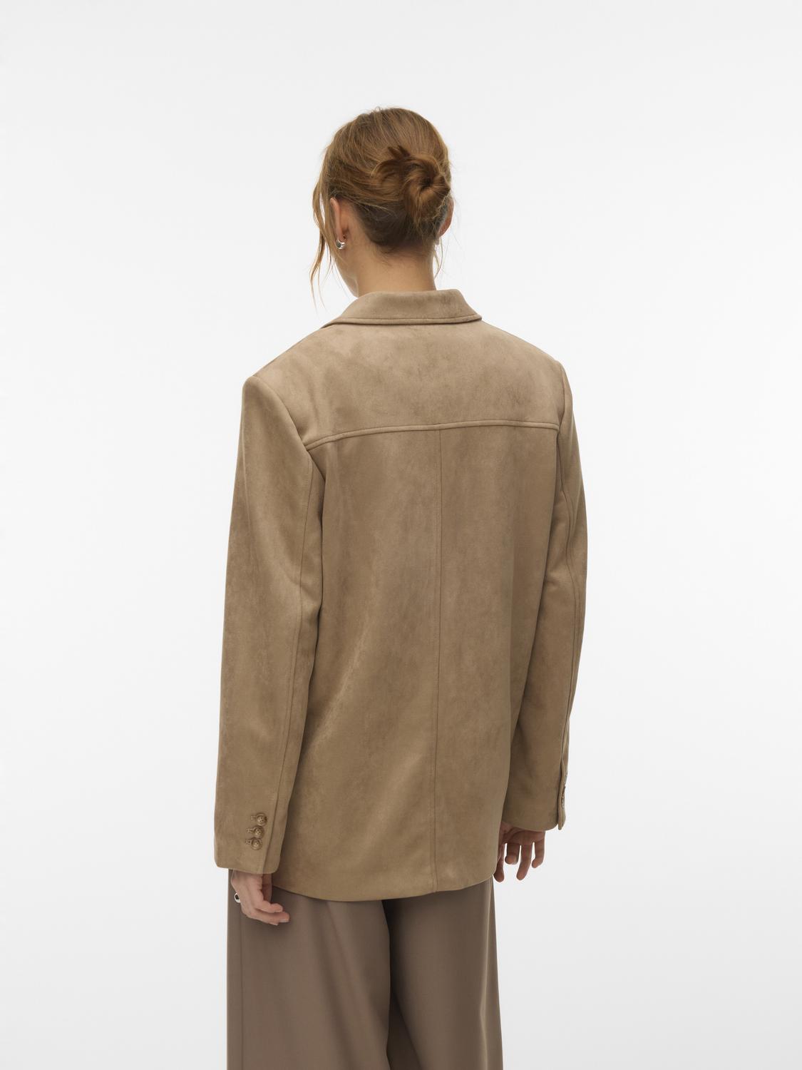 model_shot-back