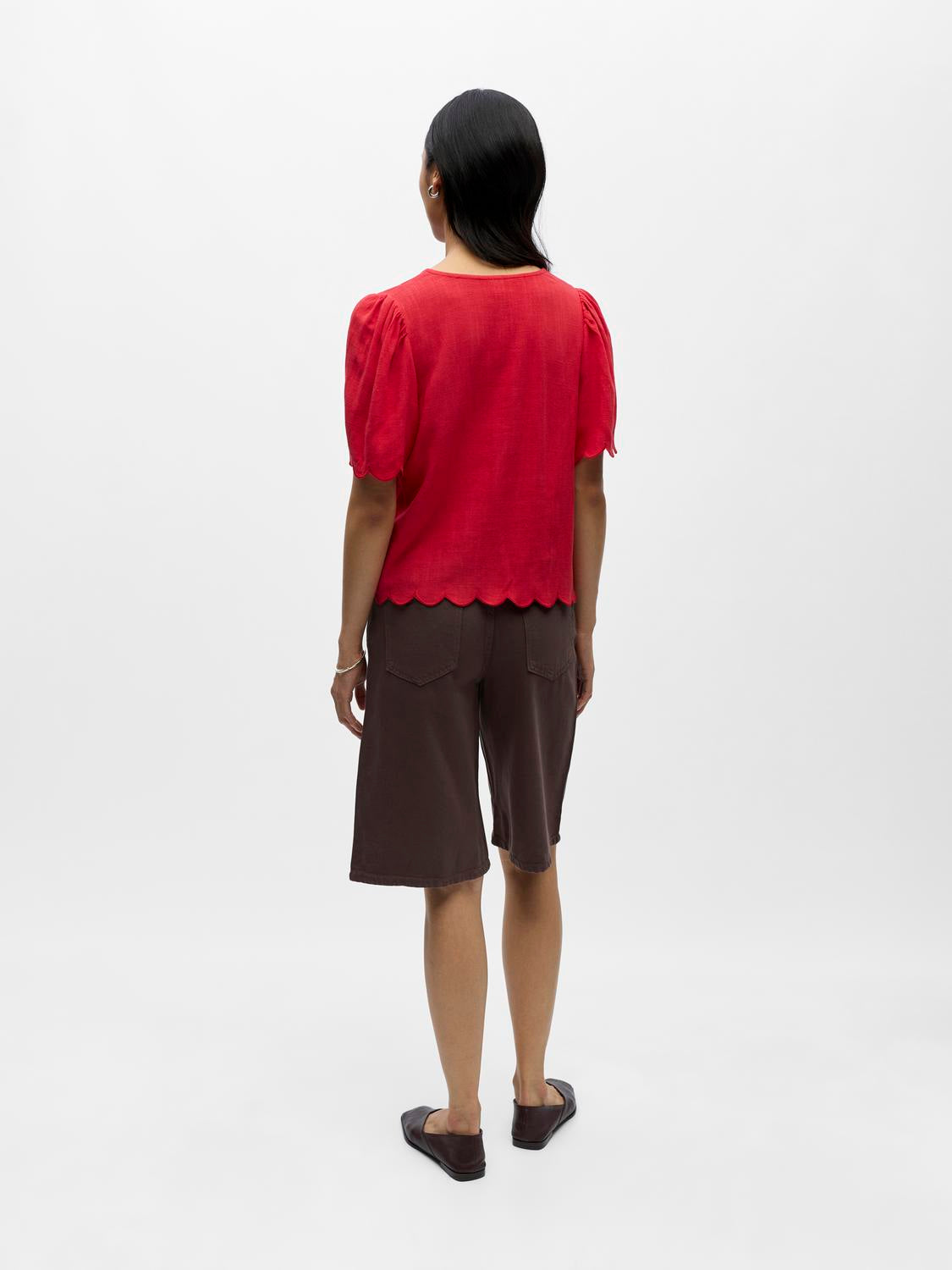 model_shot-back