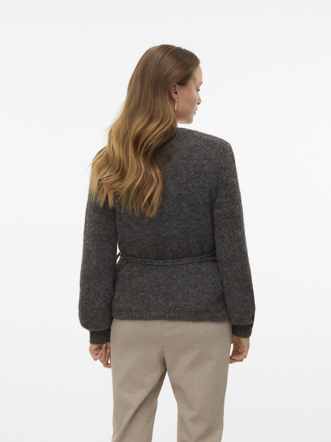 model_shot-back