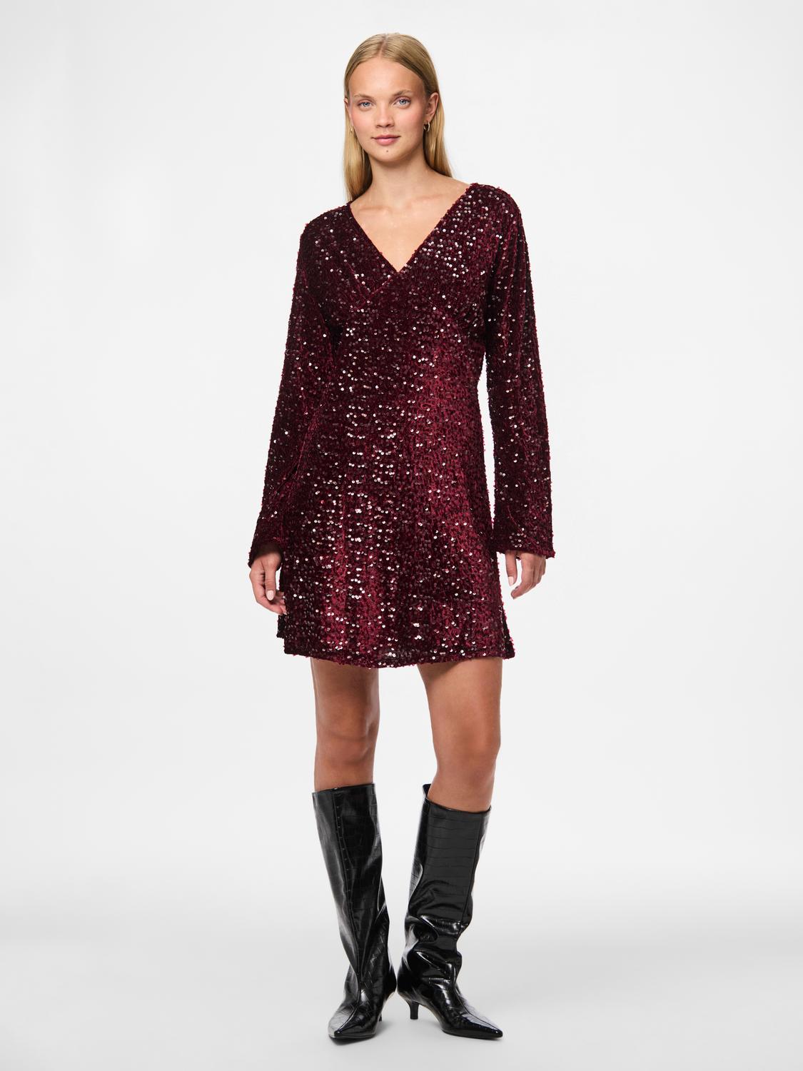 model_shot-front_full