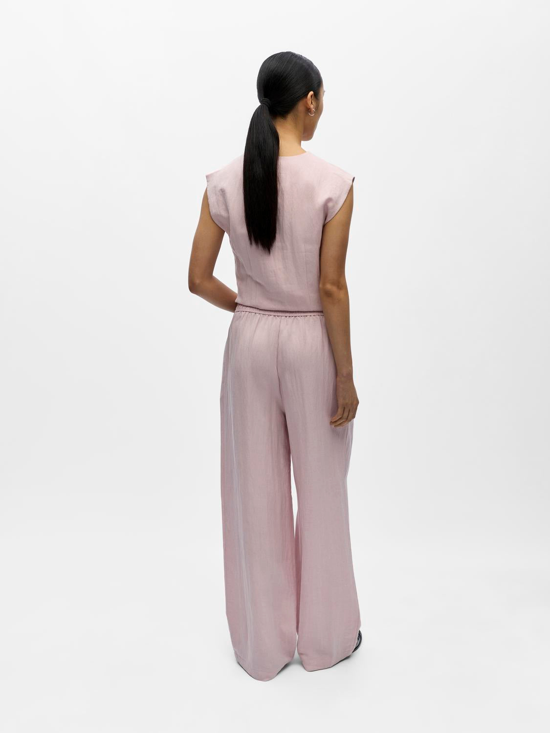 model_shot-back