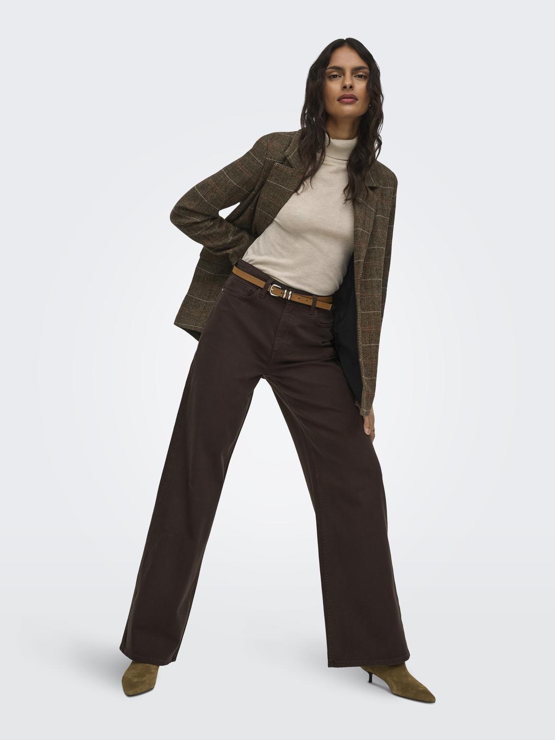 model_shot-creative