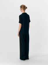 Last inn bildet i Galleri-visningsprogrammet, model_shot-back
