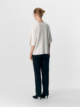 Last inn bildet i Galleri-visningsprogrammet, model_shot-back
