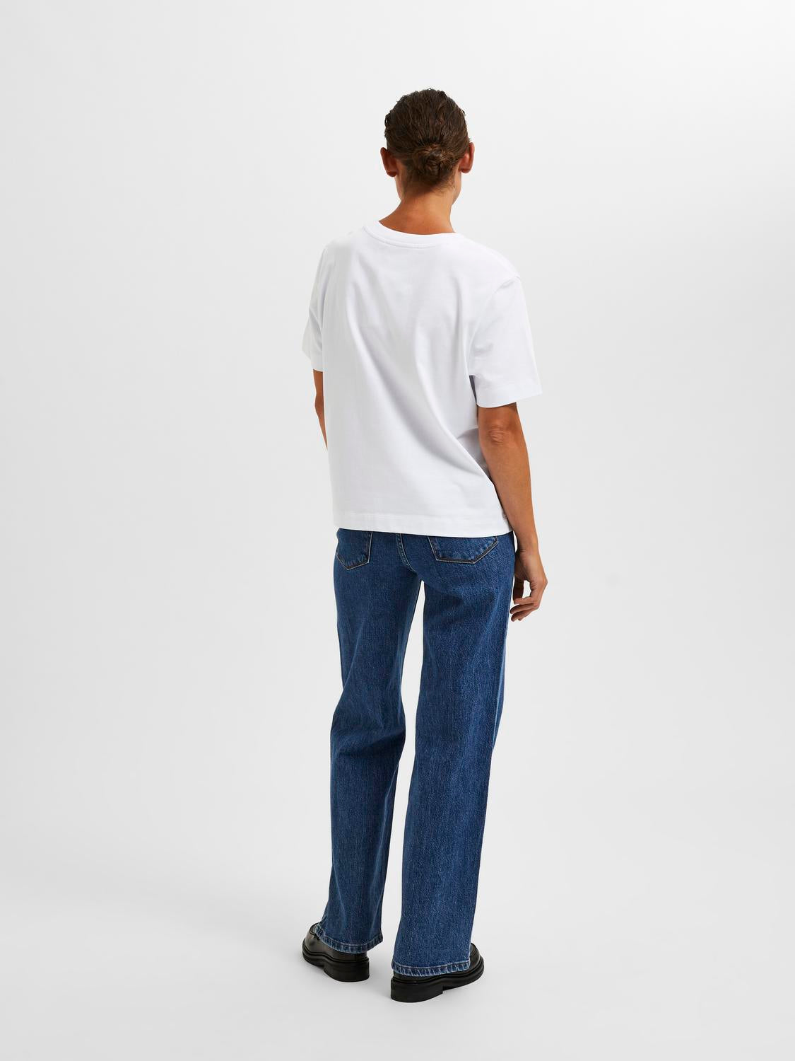 model_shot-back