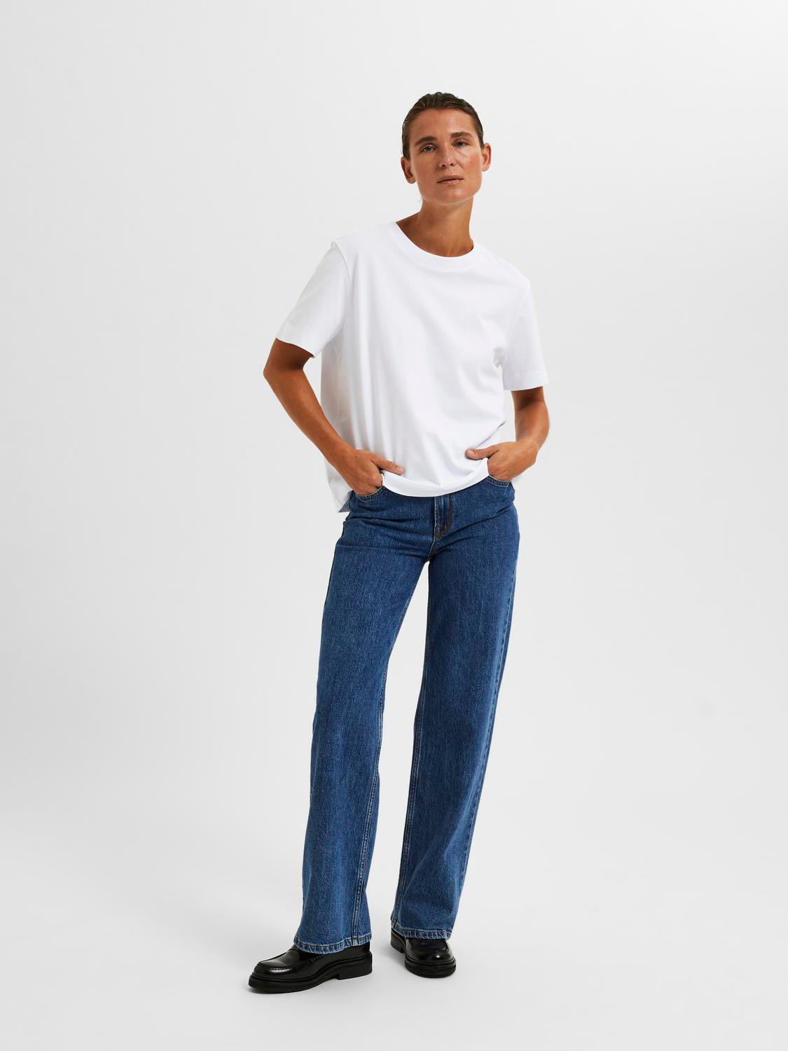 model_shot-front_full