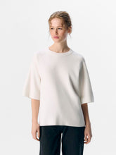Last inn bildet i Galleri-visningsprogrammet, model_shot-front
