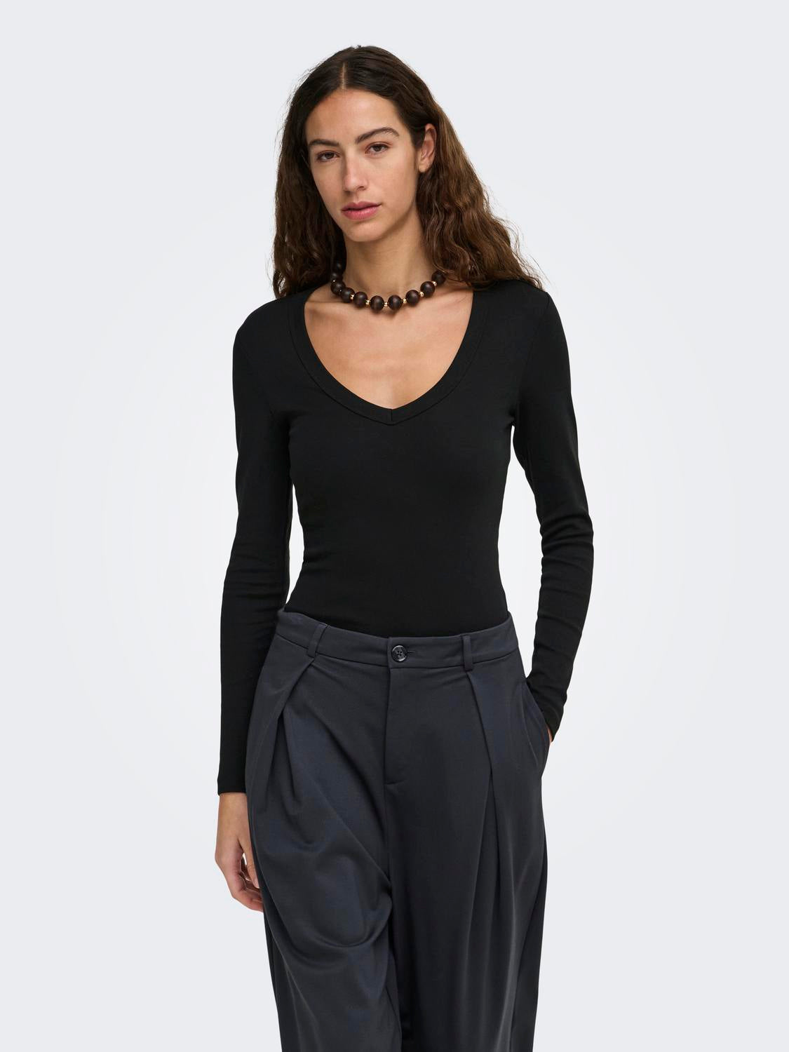 model_shot-front