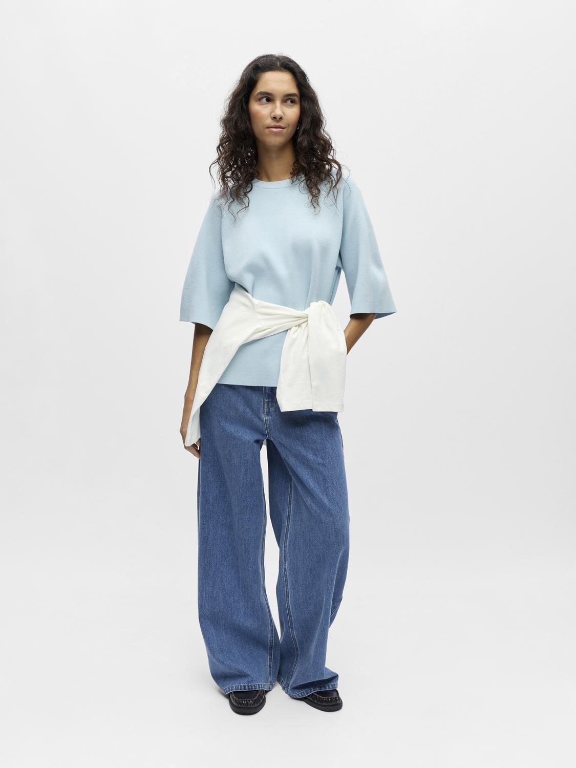 model_shot-front_full