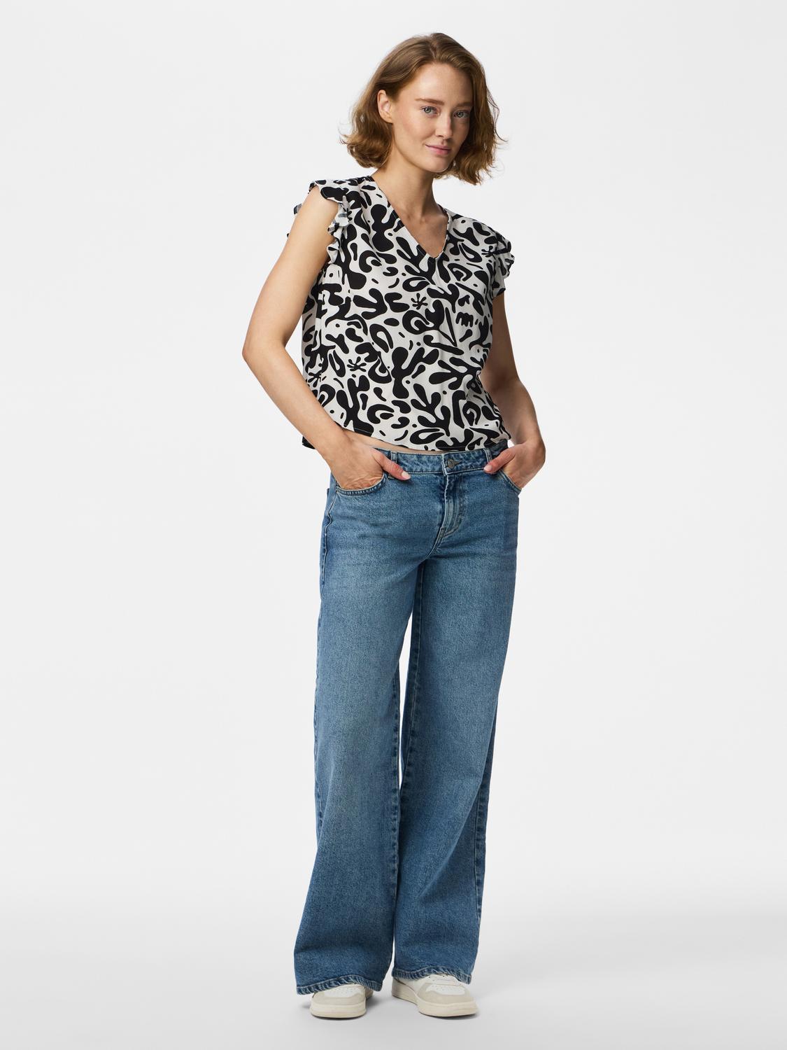 model_shot-front_full