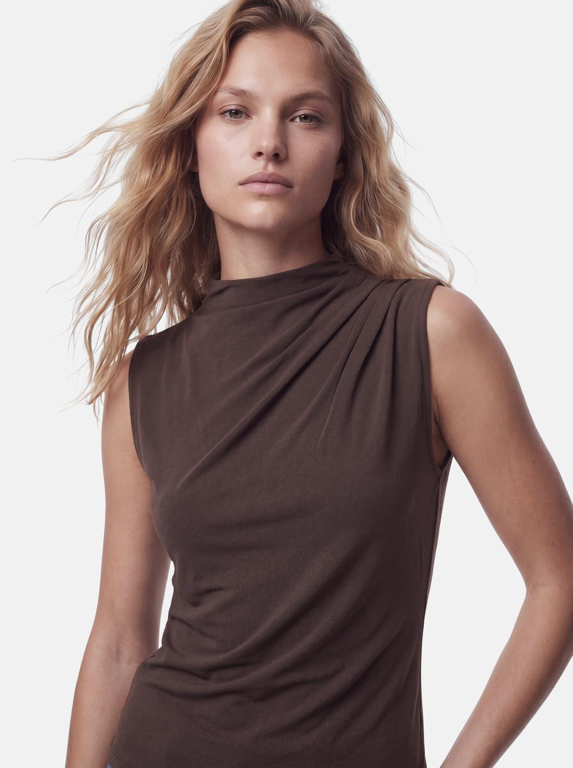 model_shot-front