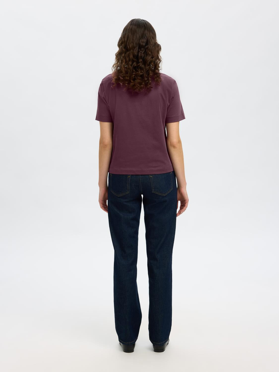 model_shot-back