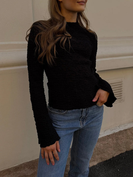 AWREGINA Top - Black