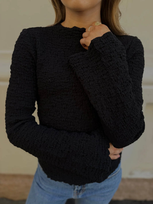 AWREGINA Top - Black