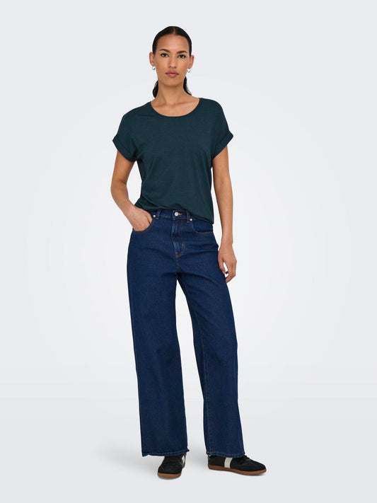 model_shot-front_full