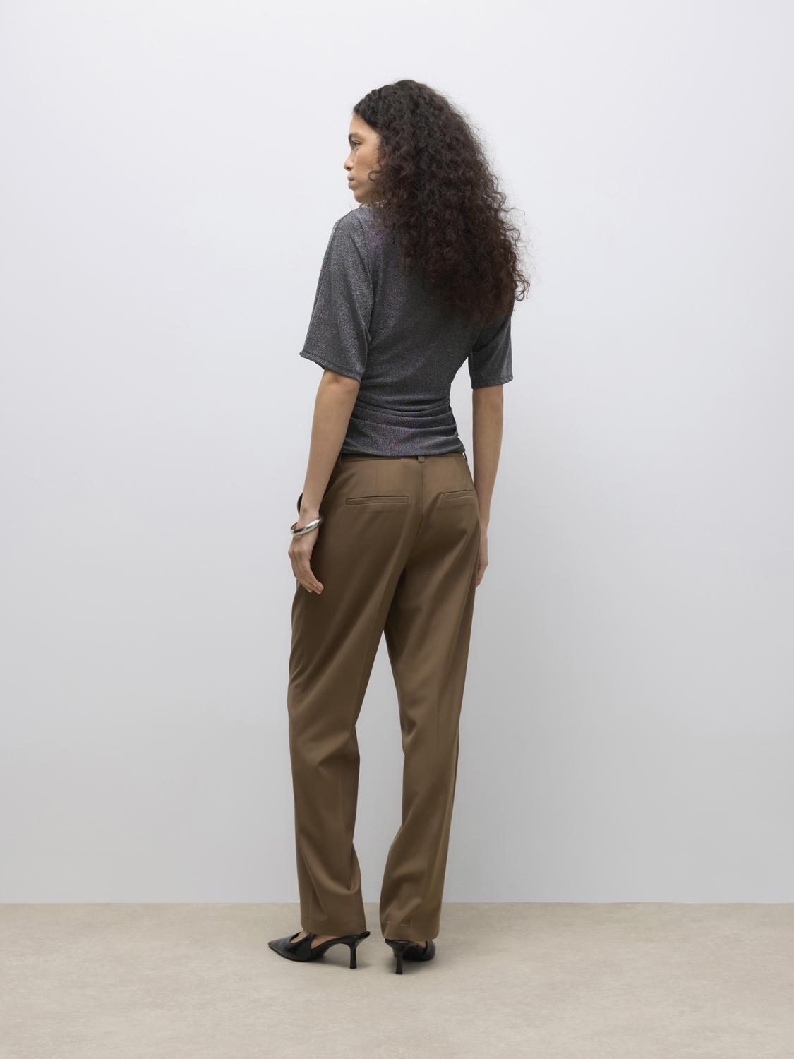 model_shot-back