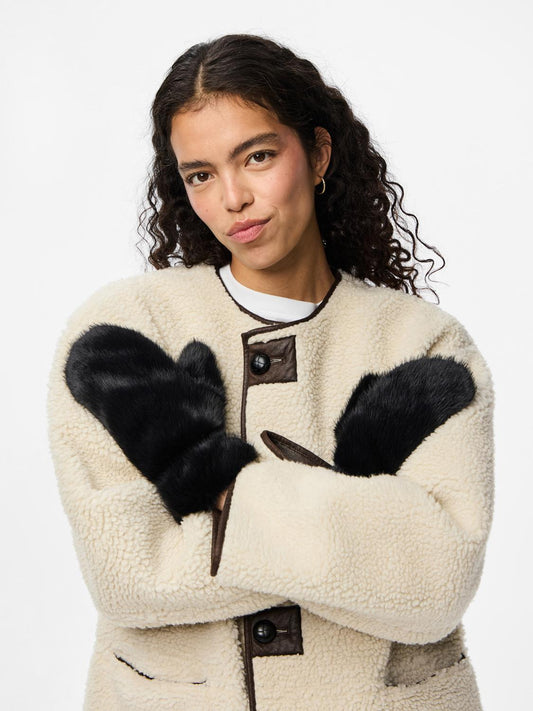 model_shot-front