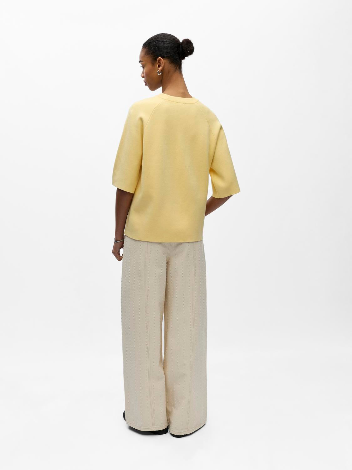 model_shot-back