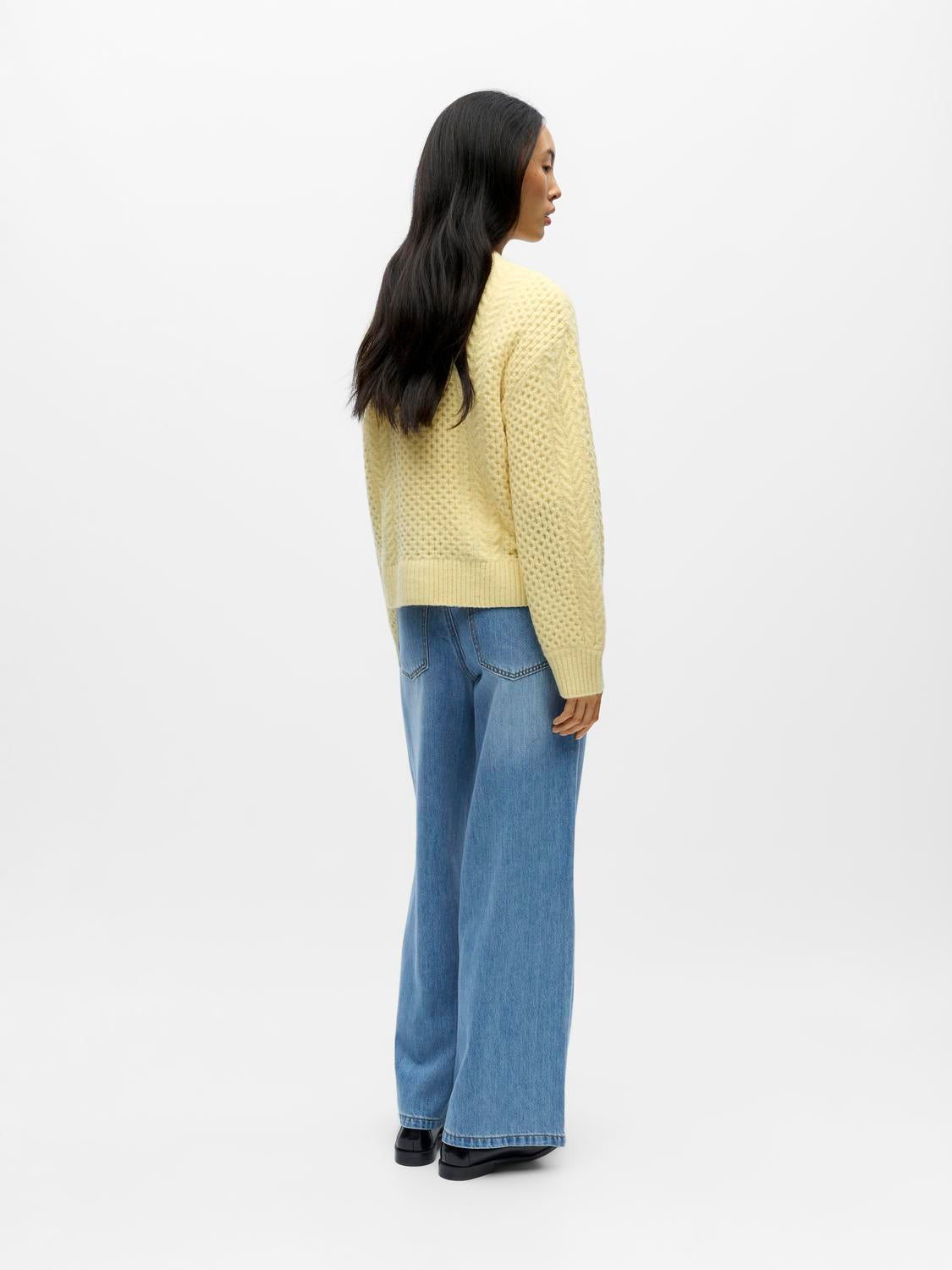 model_shot-back