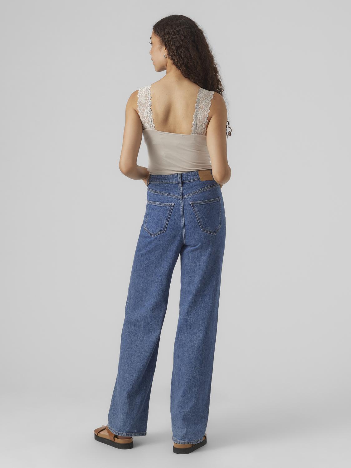 model_shot-back
