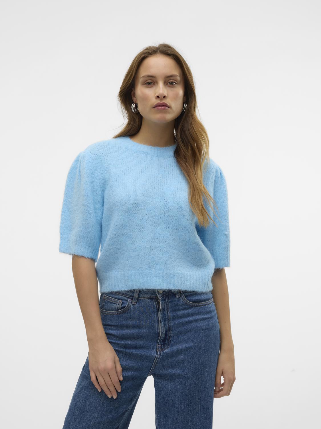 model_shot-front