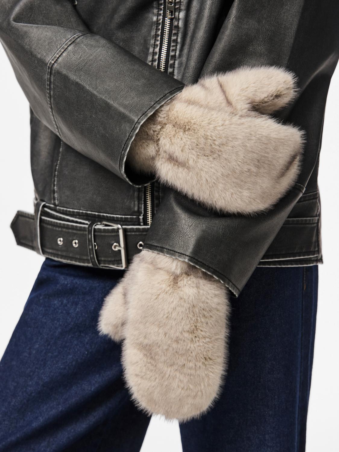 model_shot-front
