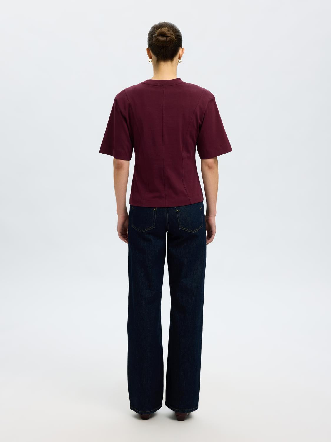 model_shot-back